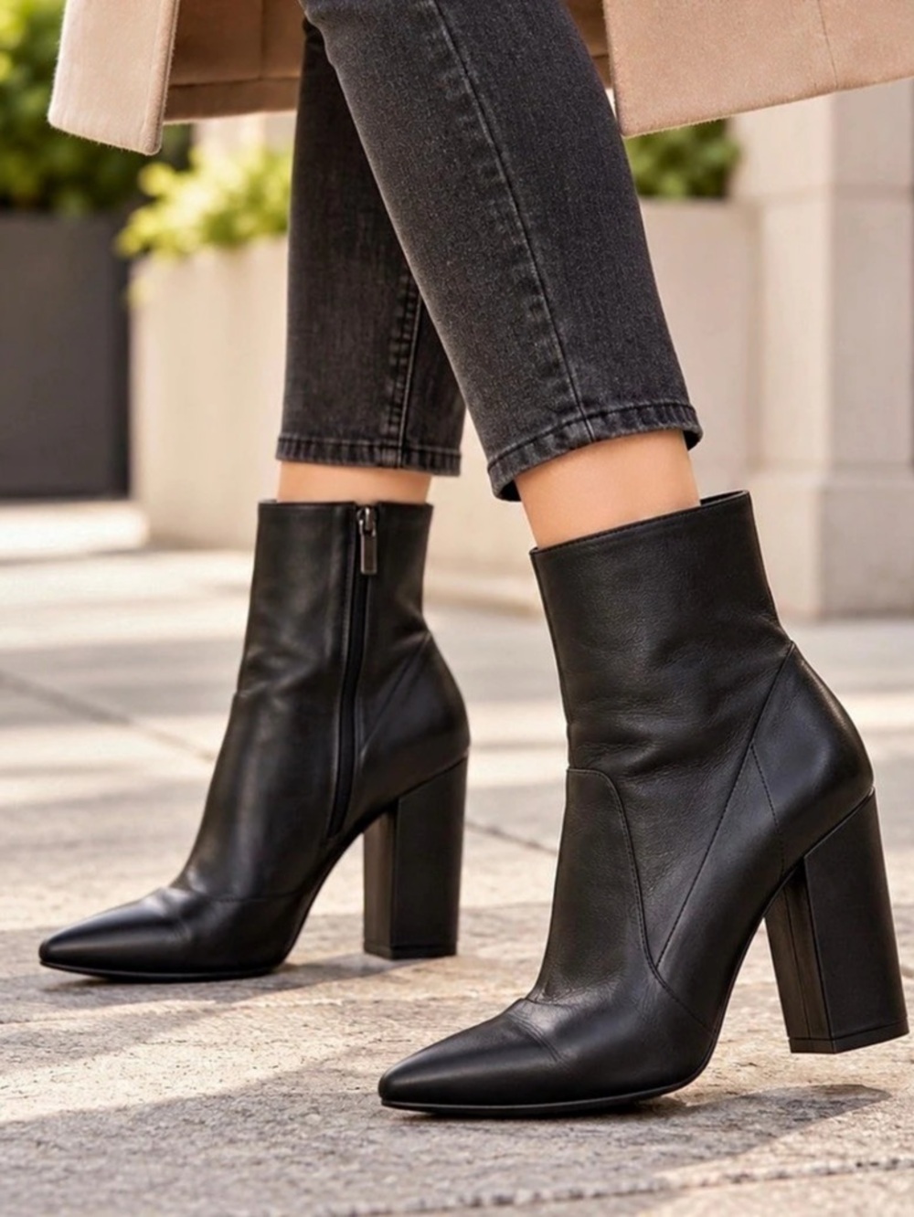 Vince Camuto Black Pointed Toe Leather Ankle Boots Block Heel 7.5